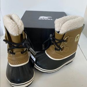 New unisex sorel boots size 9 toddler